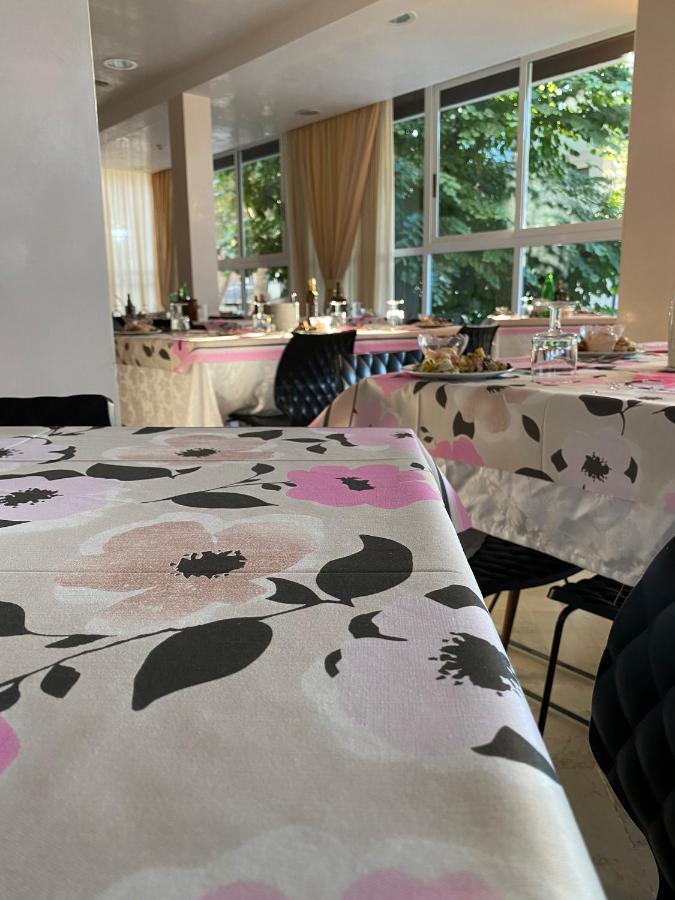 Mon Hotel Misano Adriatico Kültér fotó