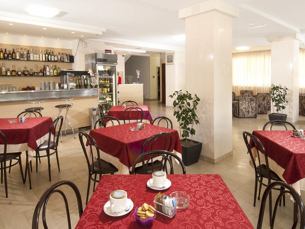 Mon Hotel Misano Adriatico Kültér fotó
